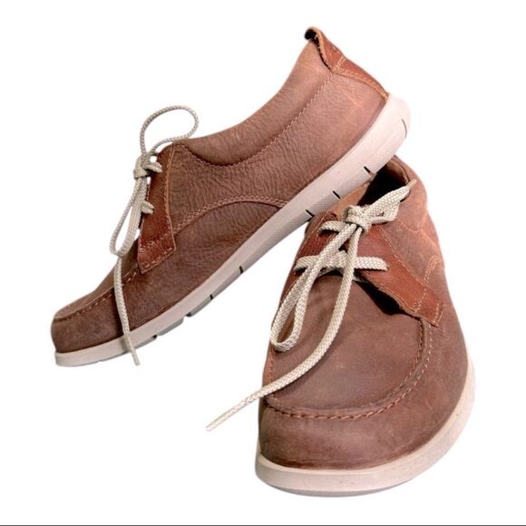 Clarks Brown Leather Boat Shoes with Moccasin Toe - Picture 4 of 6